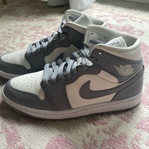 Nike Air Jordan 1 Mid ‘Stealth’